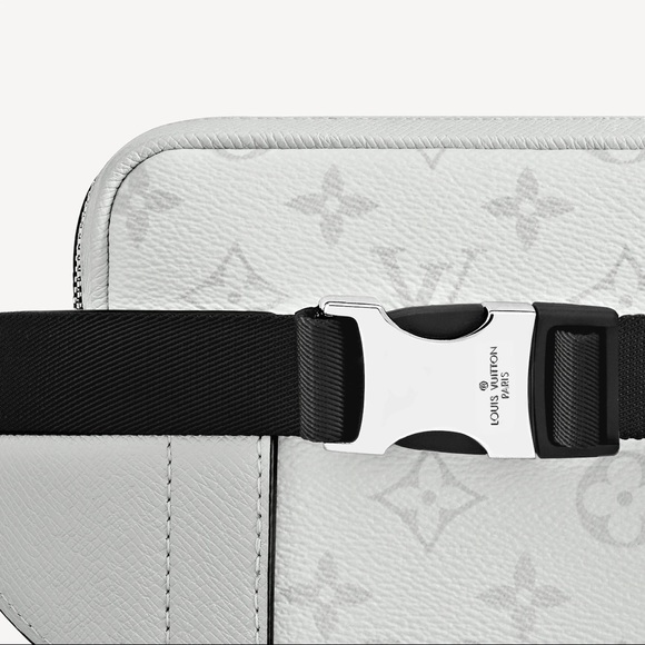 LV outdoor bumbag - Picture 4 of 4